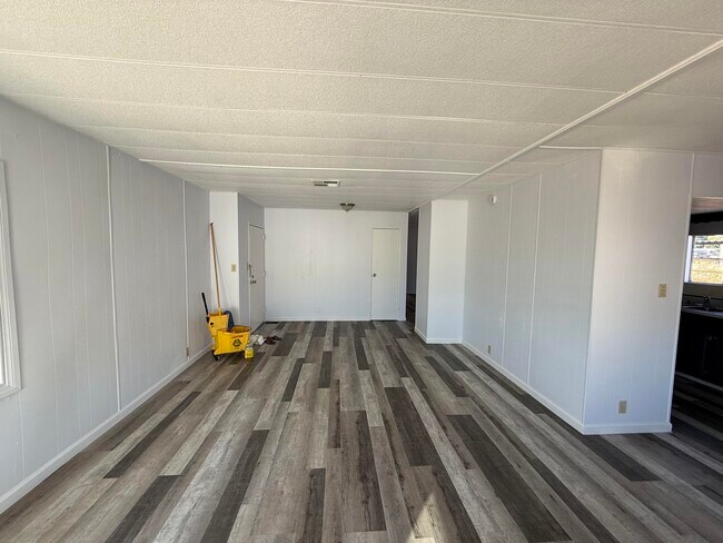 Building Photo - 64180 Thomas Ave