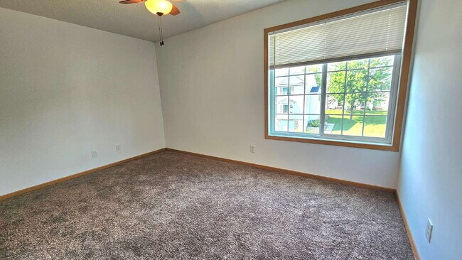 Building Photo - Charming 2-Bedroom Townhouse in Apple Valley – Cozy 1190 Sq Ft Retreat! Available now