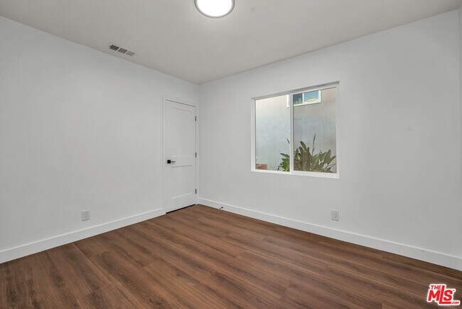 Building Photo - 1450 Reeves St