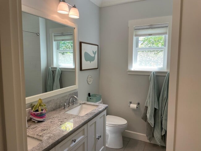 Building Photo - 263 Oakhurst Pl