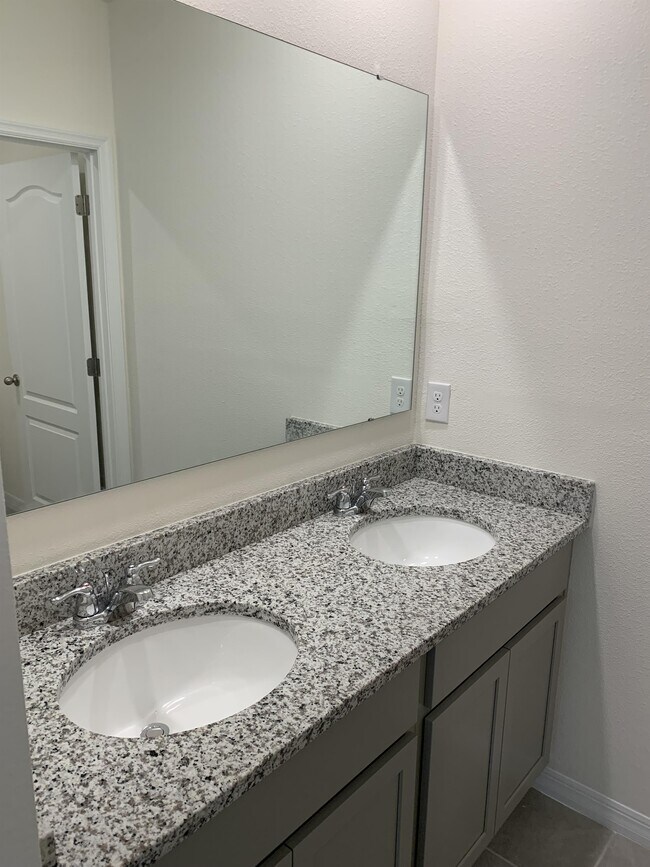 Building Photo - 2138 Tay Wes Dr