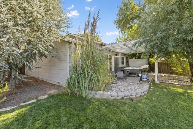 Building Photo - 2416 S Tiger Lily Dr