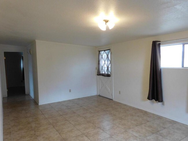 Building Photo - 154 E Papago Way