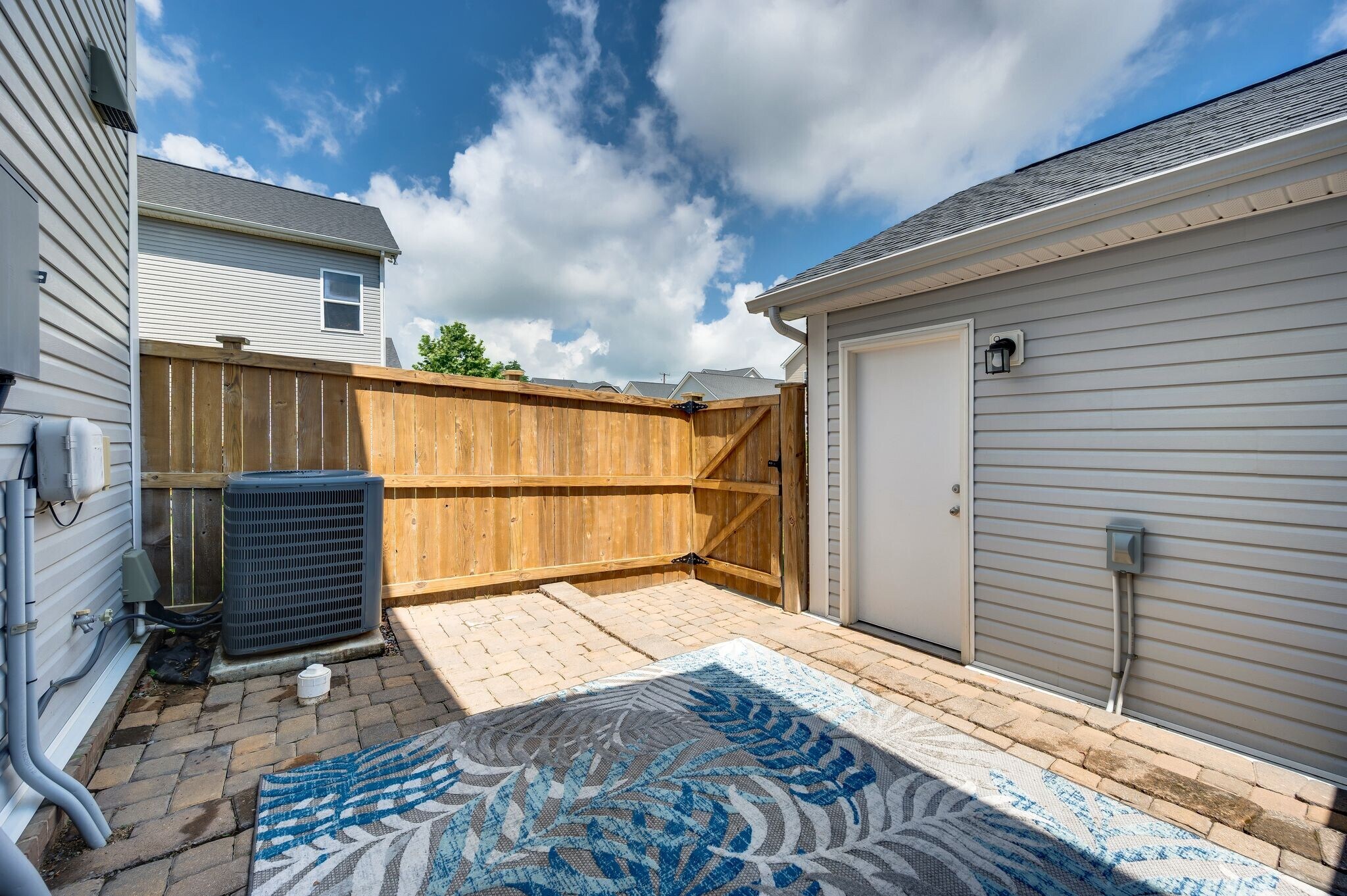 Building Photo - 1840 Riverbirch Ln