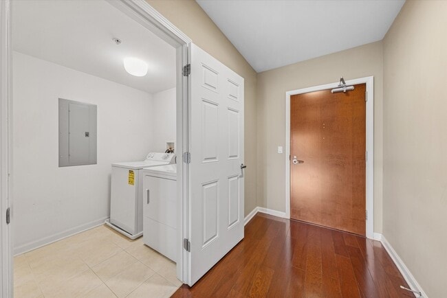 Building Photo - 255 E Liberty Dr