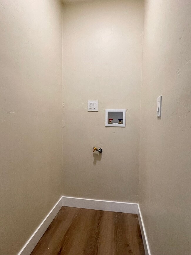 Building Photo - Newly renovated 3bd