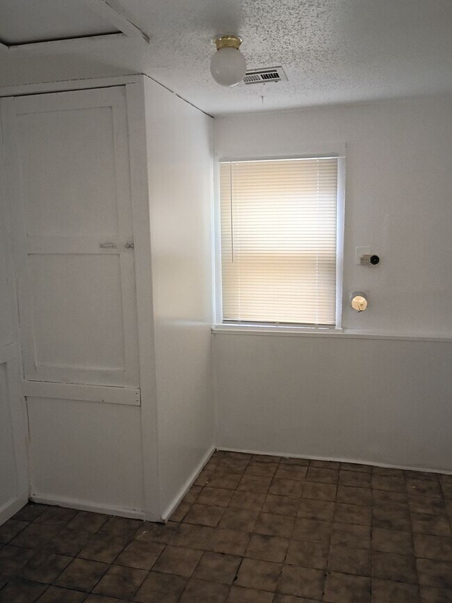 Building Photo - 3637 Teal Dr