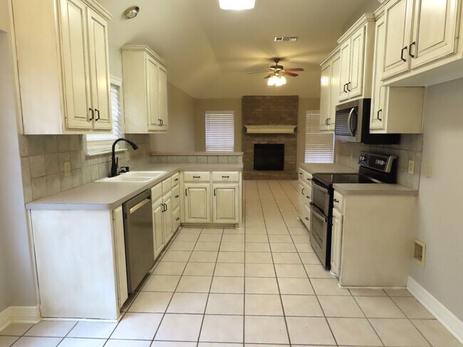 Building Photo - COMING SOON! Whitehouse! Gorgeous 4 Bedroom, 2 Bath Home