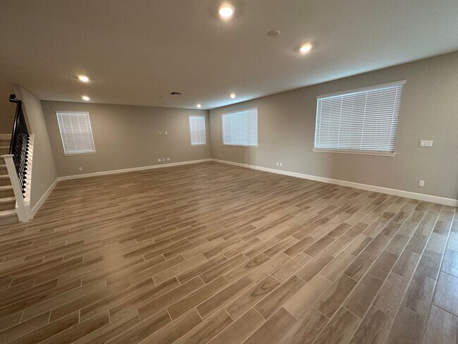 Building Photo - 1561 Osborn Dr