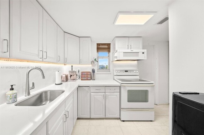 Building Photo - 1674 Bay Rd