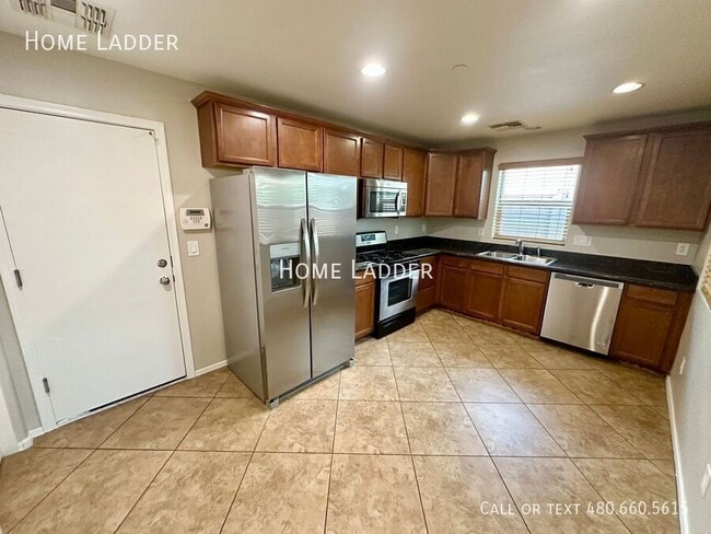 Building Photo - 2223 S Buckaroo Trail