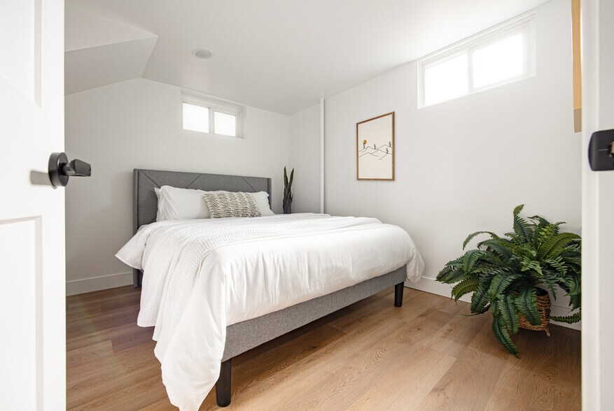 Queen Bedroom 2 - 333 N 400 W