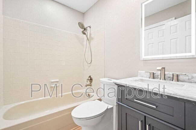 Building Photo - 2578 E Nichols Cir
