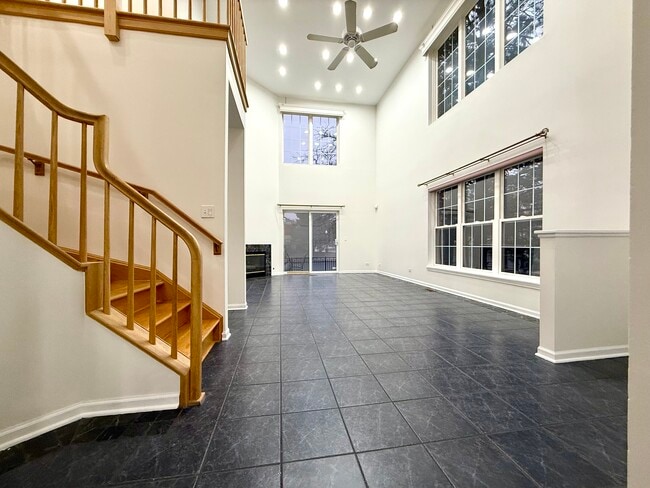 Building Photo - 362 Town Pl Cir