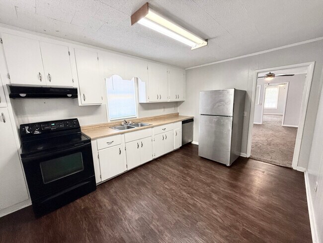 Building Photo - 118 S Tillman St