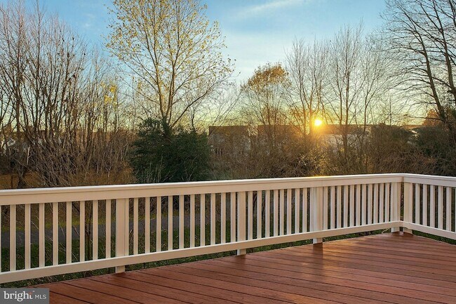 Building Photo - 819 Oak Knoll Terrace