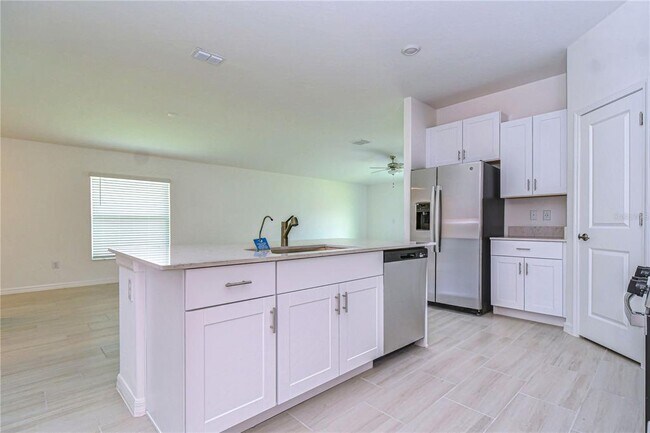Building Photo - 8879 Little Bluestem Dr