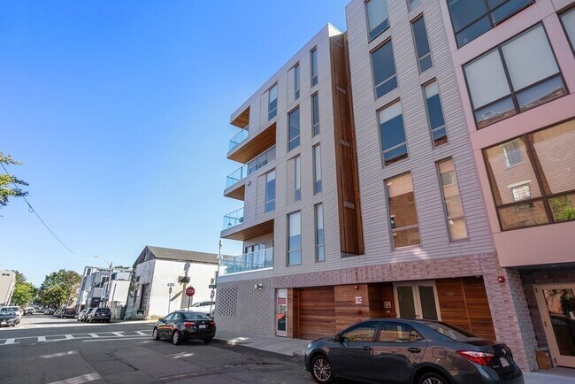 Building Photo - 537 E 2nd St