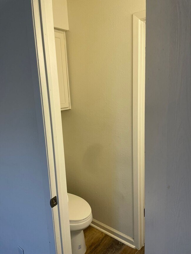 Building Photo - Fagelman Properties #11 (8801 Pineridge Dr)