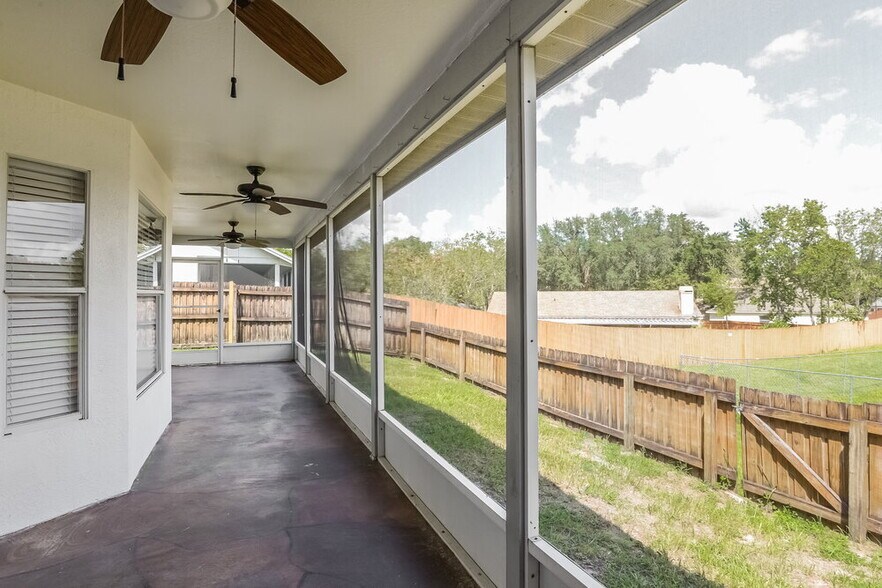 Building Photo - 2304 Tioga Dr