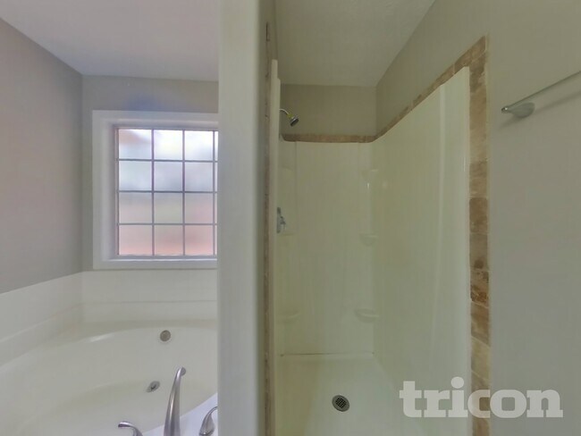 Building Photo - 449 Sarah's Ln