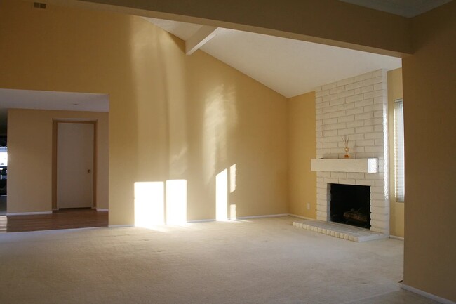 Primary Photo - 11 Woodhollow