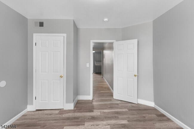 Building Photo - 23 Monroe St