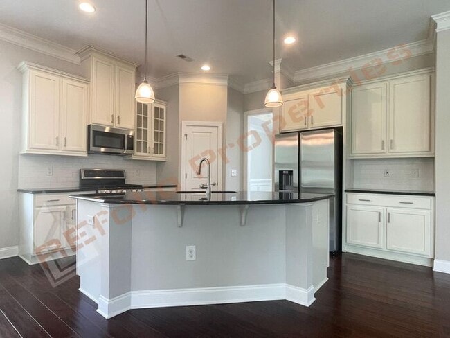 Building Photo - Lovely & Spacious 3 Bedroom, 2.5 Bathroom ...