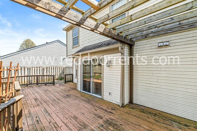 Building Photo - Charming 3-Bedroom Ranch with Scenic Backy...
