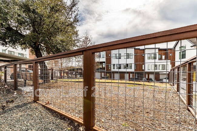 Building Photo - 102 Tendick St