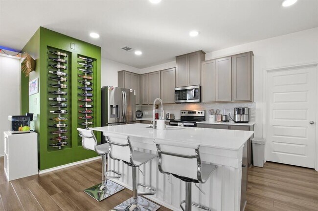 Building Photo - 102 Whitney Dr