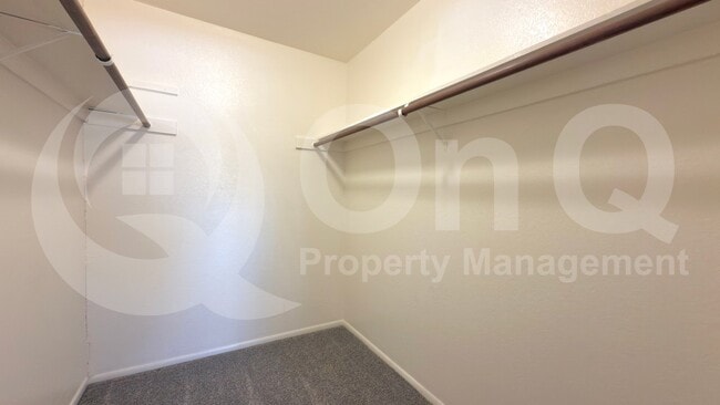 Building Photo - 2673 E Oakleaf Dr