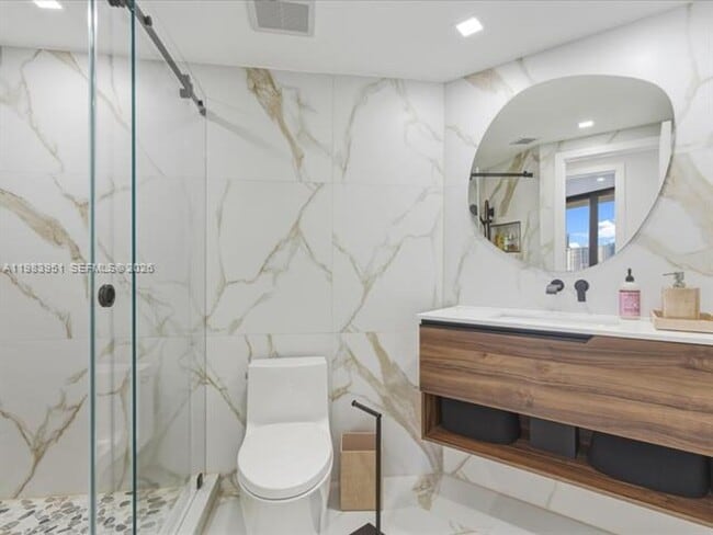 Building Photo - 3000 Island Blvd