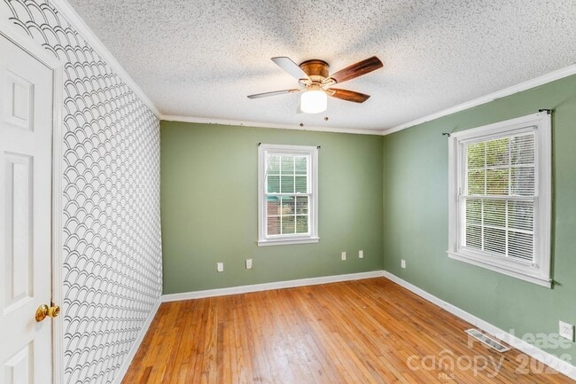 Building Photo - 909 Marion St