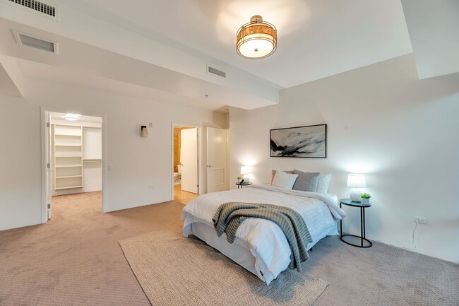 Building Photo - Modern Elegance and Style Colony Camelview 2 Bed Condo at the Optima!