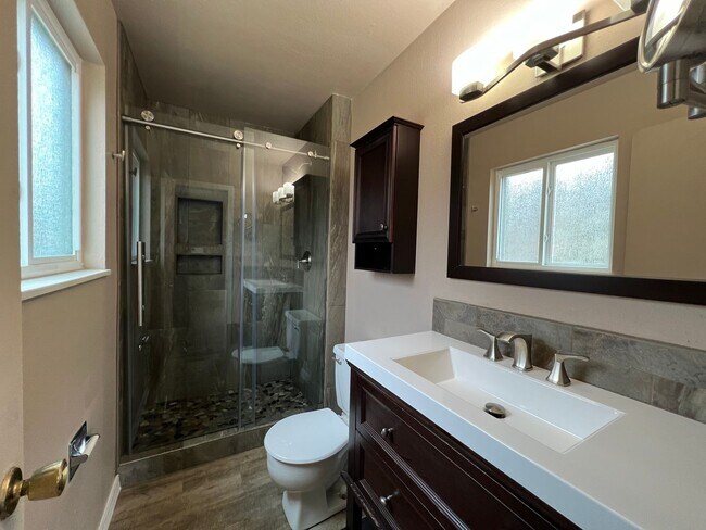 Building Photo - 4 Bedroom Updated Home in Garden Ranch