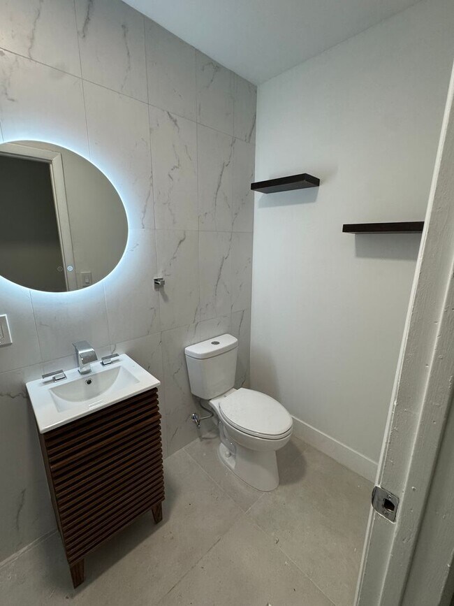 Building Photo - 3 Bedroom , 2 Bath in Orlando!