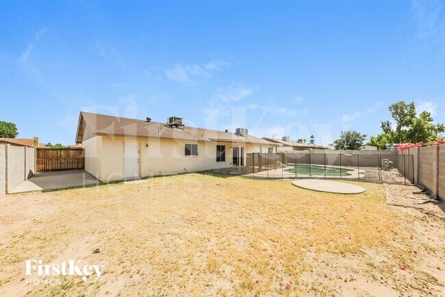 Building Photo - 4923 W Larkspur Dr