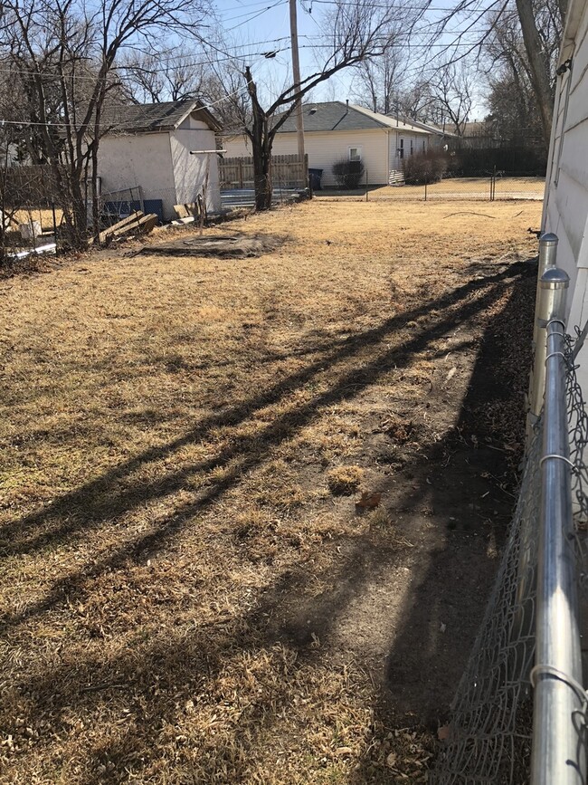 Building Photo - 3 bedroom 1 bath home