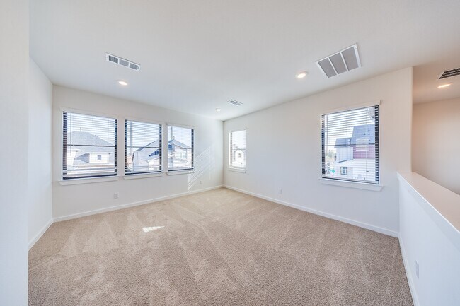 Building Photo - 3235 Home Ct