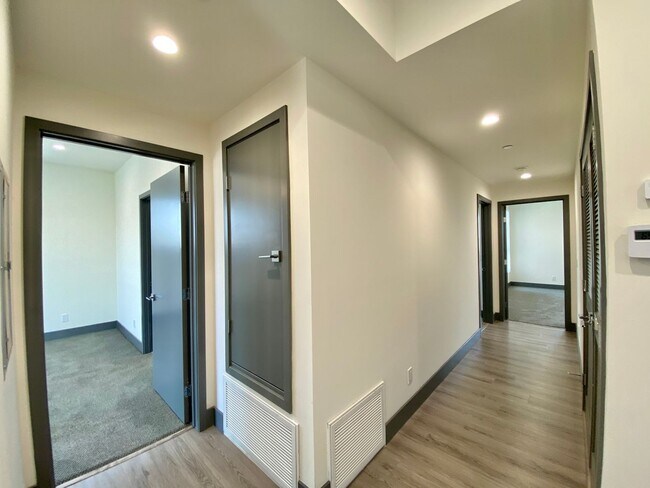 Building Photo - 6437 86th