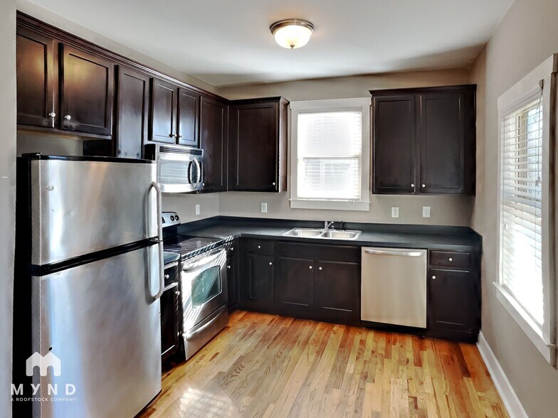 Building Photo - 177 Herring St