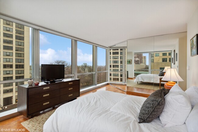 Building Photo - 330 W Diversey Pkwy