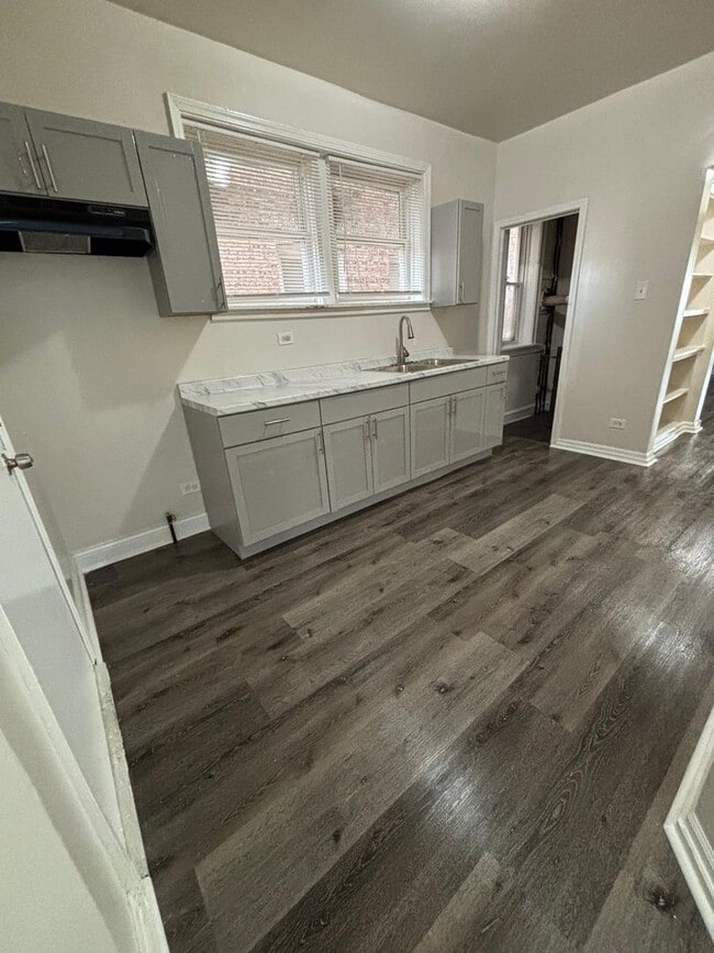 Building Photo - MAY_7543