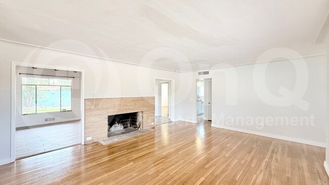 Building Photo - 2212 E La Mirada St