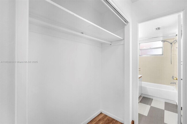 Building Photo - 1700 NE 191st St