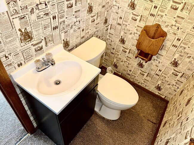 Building Photo - Three Bedroom Tri-Level Home in Garden Ranch