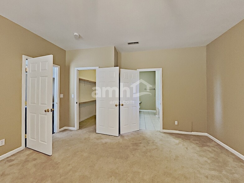 Building Photo - 1001 High Ridge Dr N