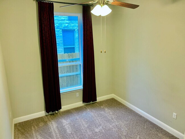 Building Photo - Gorgeous 5 bedroom home. Spacious and Elegant!