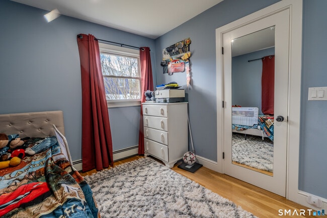 Building Photo - 24 Park Ln W